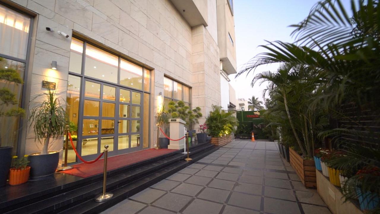 Pride Hotel ウダイプル エクステリア 写真